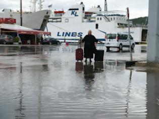 Φωτογραφία για Πλημμύρισαν το λιμάνι και οι δρόμοι της Ηγουμενίτσας!