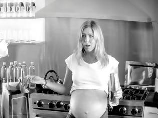 Φωτογραφία για ΔΕΙΤΕ: Jennifer Aniston: Κρυφή κάμερα αποκάλυψε την προχωρημένη εγκυμοσύνη της!