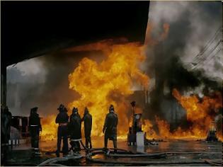 Φωτογραφία για Τουλάχιστον 10 άνθρωποι σκοτώθηκαν σε πυρκαγιά μονάδας φυσικού αερίου
