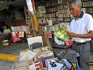 Φωτογραφία για Μανίλα: Βιβλία για όλους στο σπίτι ενός 60χρονου