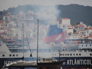 Φωτογραφία για Πολύς καπνός από πλοίο στην Ηγ/τσα αναστάτωσε πολίτες και πυροσβεστική!