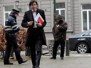 Φωτογραφία για Επίθεση με... τάρτα στον πρωθυπουργό του Βελγίου