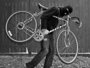 Φωτογραφία για Συνέλαβαν Αλβανό τσαντάκια με ποδήλατο ...