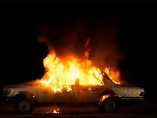 Φωτογραφία για Αυτοκίνητο στα Χανιά τυλίχτηκε στις φλόγες εν κινήσει μετά από βραχυκύκλωμα