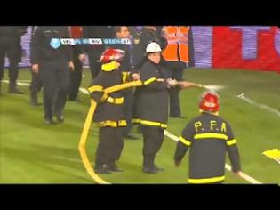 Φωτογραφία για Πυροσβεστική εναντίον οπαδών! [Video]