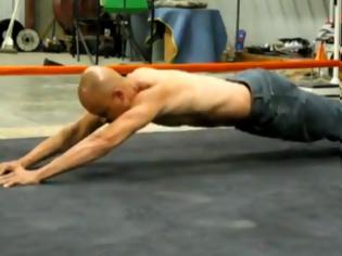Φωτογραφία για Ο δυσκολότερος τρόπος για push-ups [Video]