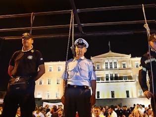 Φωτογραφία για Δεν τους ενοχλούν οι πραγματικές αυτοκτονίες, μόνο οι εικονικές