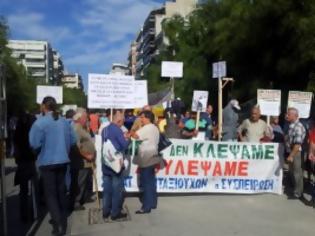 Φωτογραφία για Με κρεμάλες έξω από το Εργατικό Κέντρο Θεσσαλονίκης