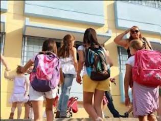 Φωτογραφία για Ιδού η απόφαση της ντροπής:  Κατ' εξαίρεση αποσπάσεις εκπαιδευτικών σε ΙΔΙΩΤΙΚΑ Σχολεία της Αλβανίας υπέγραψε και ο Αρβανιτόπουλος