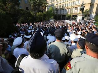 Φωτογραφία για Ο Κωσταράκος κήρυξε πόλεμο κατά συνδικαλιστών. Όποιος διαμαρτύρεται με στολή τιμωρείται