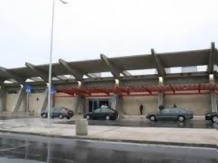 Φωτογραφία για Αεροδρόμιο Νέας Αγχιάλου: 9 συλλήψεις για επιχείρηση εξόδου από την χώρα με πλαστά έγγραφα