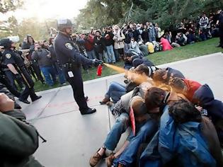 Φωτογραφία για Καλιφόρνια: Αποζημίωση-μαμούθ σε φοιτητές που ψεκάστηκαν με σπρέι πιπεριού
