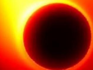 Φωτογραφία για Είδαν τα «σαγόνια» μιας μαύρης τρύπας