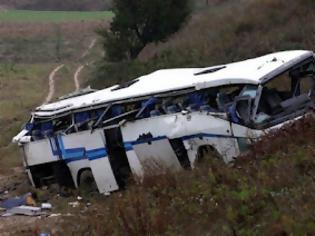 Φωτογραφία για Νεκροί 22 άνθρωποι στο Περού από πτώση λεωφορείου σε χαράδρα