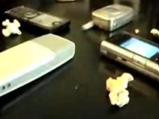 Φωτογραφία για Δείτε πως η ακτινοβολία των κινητών ψήνει ποπ κορν και τον εγκέφαλό μας! [video]