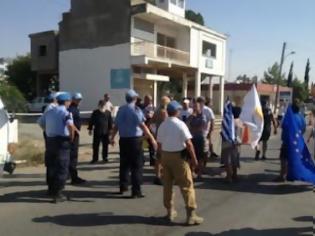 Φωτογραφία για Κύπρος: Εκδήλωση διαμαρτυρίας πραγματοποιήθηκε στο οδόφραγμα του Αγίου Δομετίου