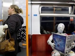 Φωτογραφία για Δείτε τους πιο τραγικούς ανθρώπους που κυκλοφορούν μέσα στο μετρό!