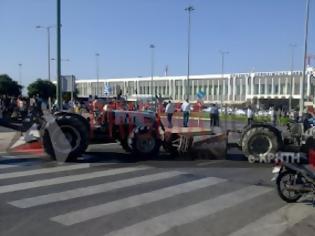 Φωτογραφία για Πετροπόλεμος και χημικά στο αεροδρόμιο Ηρακλείου - Μάχη αγροτών με αστυνομικούς