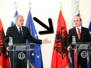 Φωτογραφία για Έβαλαν την αλβανική σημαία ανάποδα στο ΥΠΕΞ..