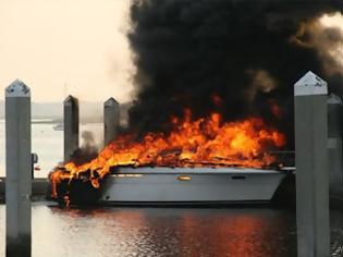 Φωτογραφία για Σκάφος στη Χαλκίδα έπιασε φωτιά