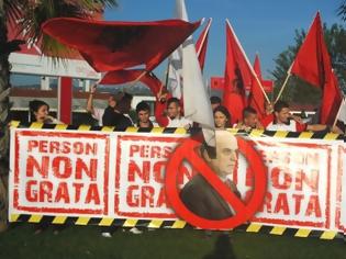 Φωτογραφία για Η Ερυθρόμαυρη Συμμαχία στήνει «ενέδρα» στον Αλβανό ΥΠΕΞ, ζητά να κηρυχθεί «persona non grata» (ΦΩΤΟ)