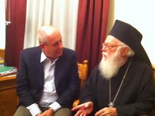 Φωτογραφία για Συνάντηση του Αρχιεπισκόπου Τιράνων και πάσης Αλβανίας με τον Τέρενς Κουίκ