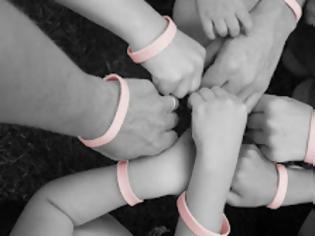 Φωτογραφία για Έχασαν την μονάκριβη κόρη τους από καρκίνο και τώρα βοηθούν τα παιδιά με καρκίνο