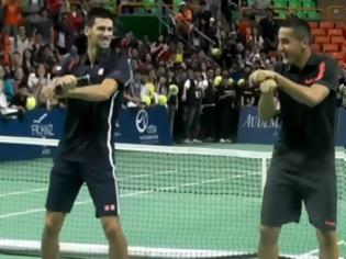 Φωτογραφία για Djokovic και Almagro χορεύουν «Gangnam style» [video]