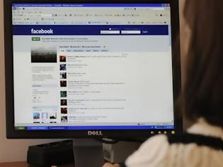 Φωτογραφία για Το Facebook και το Twitter πιο δελεαστικά από το σεξ, σύμφωνα με έρευνα