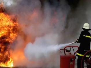 Φωτογραφία για Πέταξαν μολότοφ στο σταθμό του τραμ στο Φάληρο