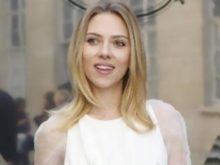 Φωτογραφία για Scarlett Johansson: Θεωρεί την Blake Lively φτηνή απομίμησή της