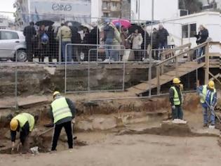 Φωτογραφία για Θεσσαλονίκη: Ξεκολλάει σε δύο σημεία το έργο του μετρό