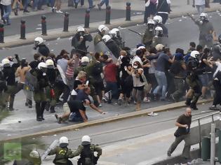 Φωτογραφία για Ποινική δίωξη σε βάρος των 24 συλληφθέντων από τα χτεσινά επεισόδια κατά της Μέρκελ.