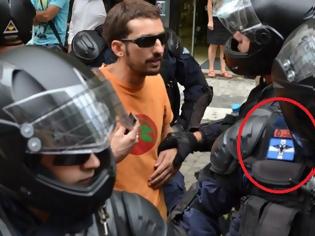 Φωτογραφία για Στοχοποιούν αστυνομικό επειδή είχε τη σημαία της Βορείου Ηπείρου - Παραπέμπει σε φασιστικές ομάδες λέει ο καταγγέλλων ιατρός