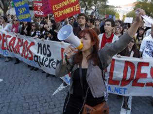 Φωτογραφία για Πορτογαλία: Η κυβέρνηση σχεδιάζει την απόλυση 50.000 συμβασιούχων από το Δημόσιο