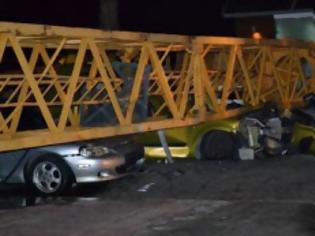 Φωτογραφία για Τραγωδία στη Λάρνακα: Γερανός καταπλάκωσε όχηματα- Μία νεκρή και τρεις τραυματίες [Photos]