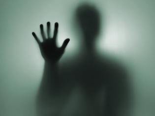 Φωτογραφία για Έλληνας τραγουδιστής σε κλινική αποτοξίνωσης παράλληλα με τις εμφανίσεις του στην πίστα