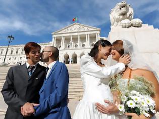 Φωτογραφία για Η Γαλλία απαγορεύει τη χρήση των λέξεων μητέρα και πατέρας σε επίσημα έγγραφα και προετοιμάζει το έδαφος για γάμους μεταξύ ομοφιλοφίλων