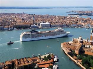 Φωτογραφία για Η Βενετία κινδυνεύει από τα κρουαζιερόπλοια