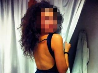 Φωτογραφία για Γνωστή Ελληνίδα: Η πλάτη και οι καμπύλες της έγιναν θέμα στο Facebook [φωτο]