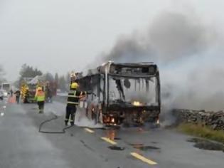 Φωτογραφία για Φωτιά σε τουρκικό τουριστικό λεωφορείο στην εθνική οδό στα Κερδύλια