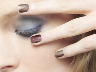 Φωτογραφία για Ψάχνετε πώς να βάψετε τα νύχια σας; Εδώ θα βρείτε κάτι που θα σας ενθουσιάσει!