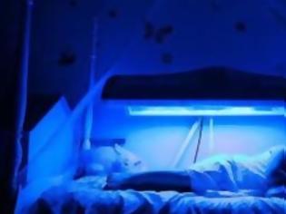 Φωτογραφία για 9χρονη πρέπει να κοιμάται κάτω από υπεριώδες φως κάθε βράδυ - Δείτε γιατί...