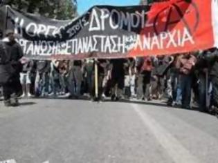 Φωτογραφία για Πάτρα: Έξω από τα Δικαστήρια οι αντιεξουσιαστές - Στον ανακριτή οι συλληφθέντες