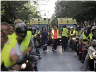 Φωτογραφία για Μηχανοκίνητη πορεία των διασωστών του ΕΚΑΒ