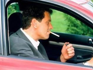Φωτογραφία για Το κάπνισμα στο αυτοκίνητο ρυπαίνει περισσότερο