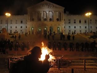 Φωτογραφία για Έντονες αντιδράσεις για τον πορτογαλικό προϋπολογισμό