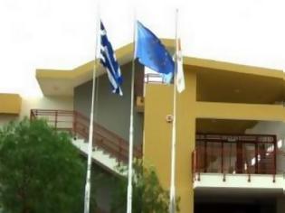 Φωτογραφία για Κύπριοι μαθητές κατέβασαν τούρκικη σημαία από λύκειο στη Λεμεσό και κινδύνευσαν με αποβολή..