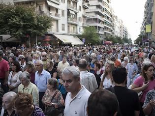 Φωτογραφία για 2050 - Οι Ελληνες ζητούν παρηγοριά στην εικόνα του «Άξιον Εστι»