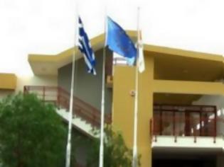 Φωτογραφία για Κύπριοι μαθητές κατέβασαν τούρκικη σημαία από λύκειο στη Λεμεσό και κινδύνευσαν με αποβολή!